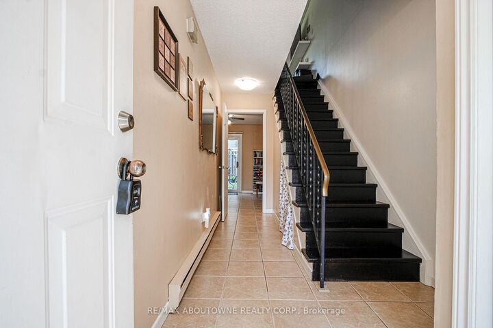 Property Photo: 2440 Bromsgrove Road 50 ON L5J 4J7