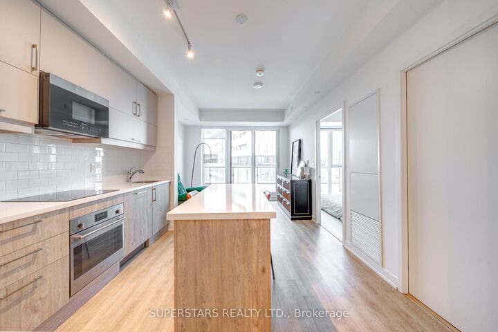 Property Photo:  292 Verdale Crossing 1502  ON L6G 0H6 