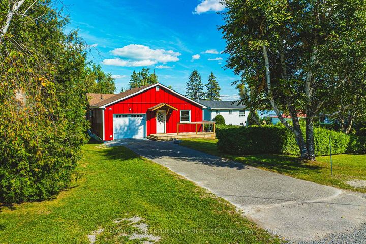Property Photo: 8 Ewen Street ON K0M 2B0