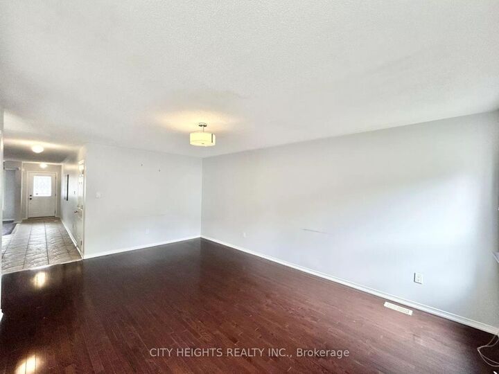 Photo de la propriété: 19 Sivyer Crescent ON L1Z 2A6
