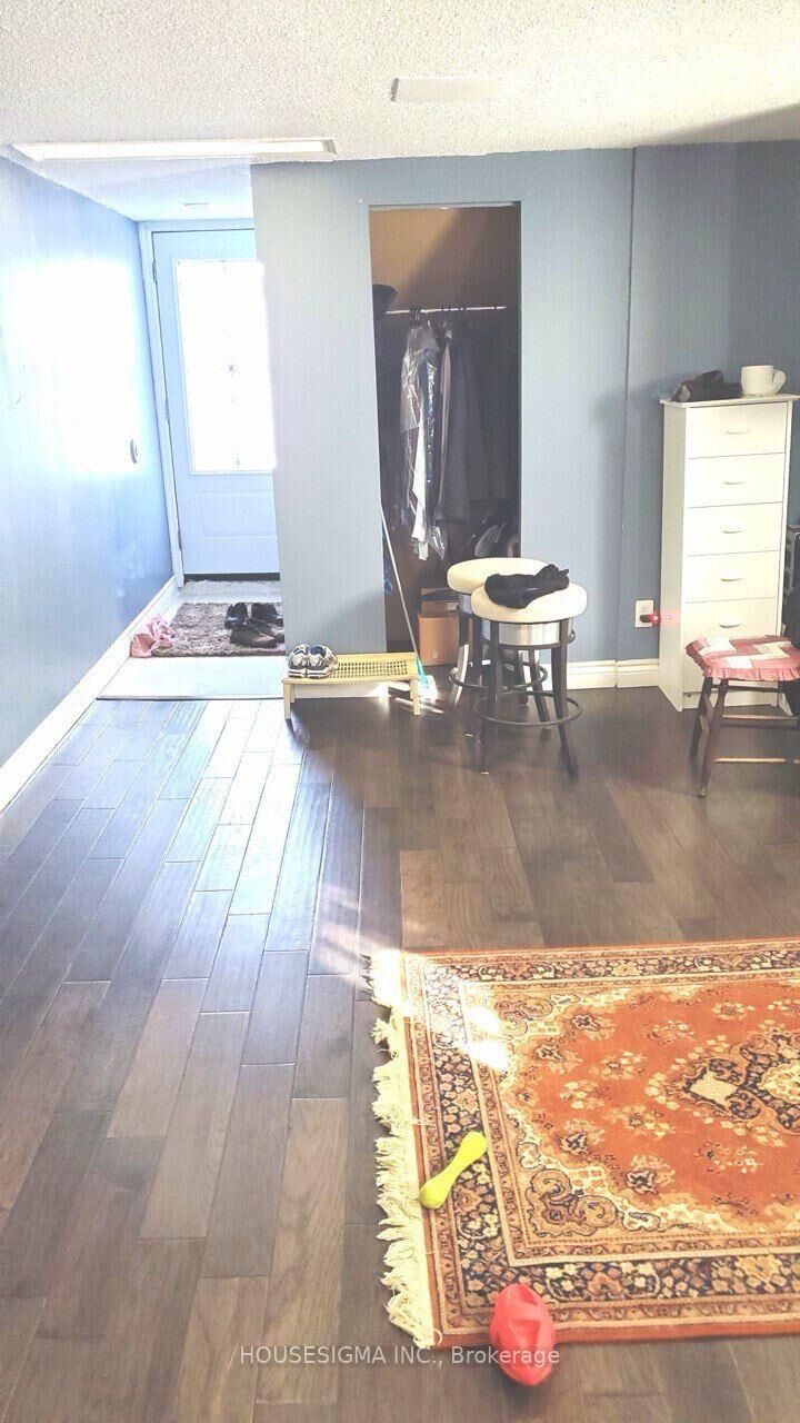 Property Photo:  34 Ladner Drive  ON M2J 3Z7 