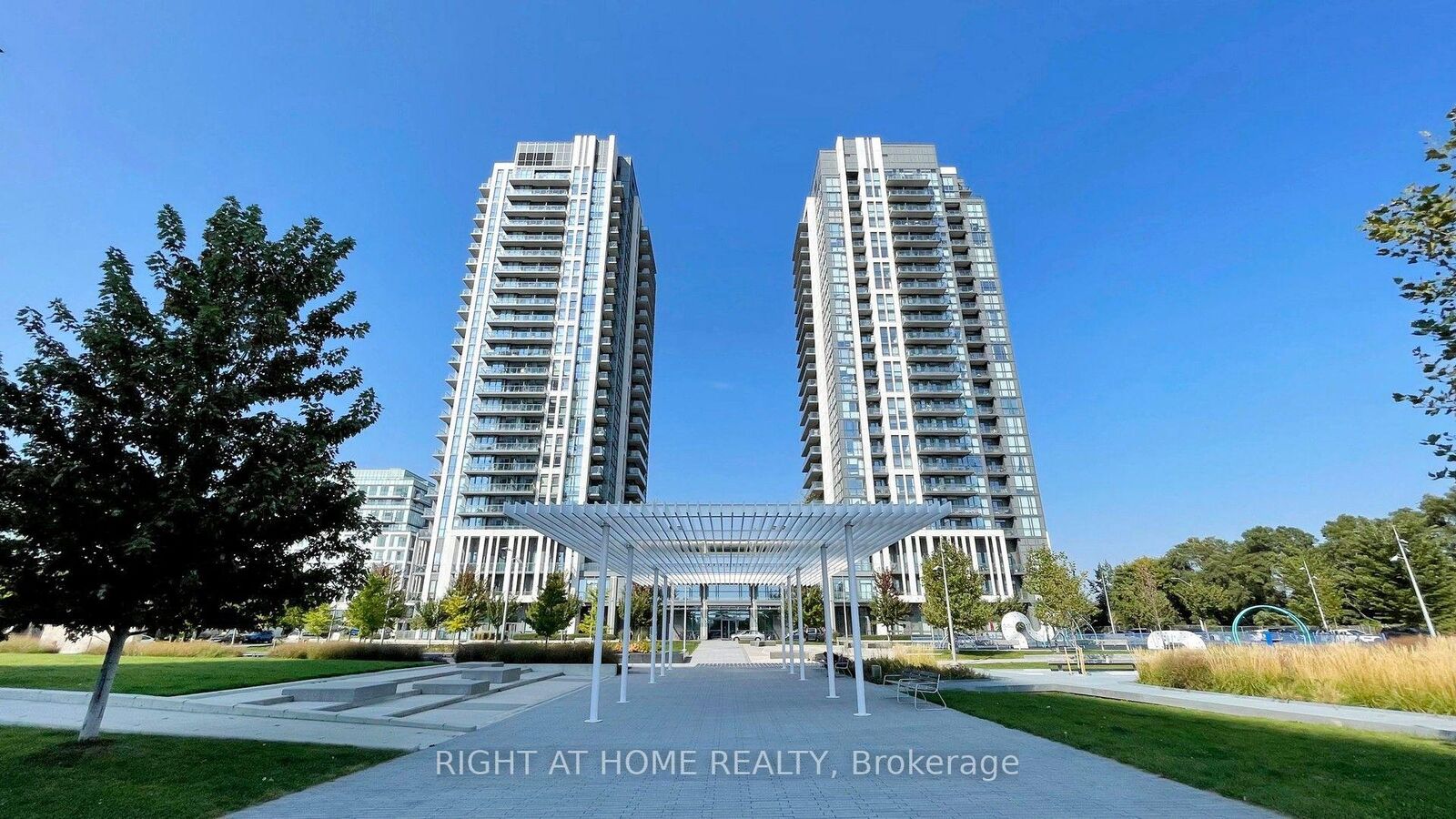 Property Photo:  15 Zorra Street 1807  ON M8Z 0C1 