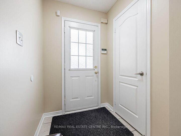 Property Photo:  140 Cadillac Crescent Upper  ON L7A 3B4 