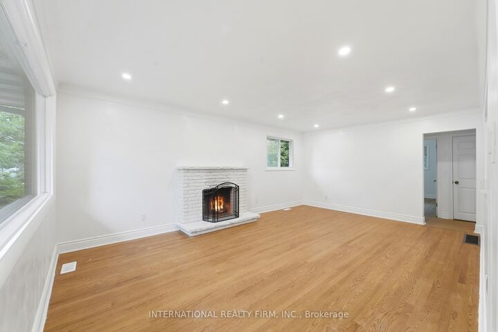 Property Photo:  1213 Erindale Drive  ON K2C 2G2 