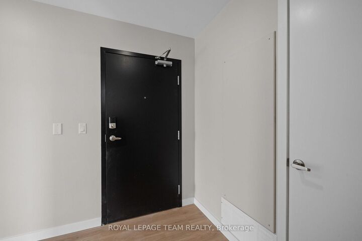 Property Photo:  370 Athlone Avenue 303  ON K1Z 5M4 