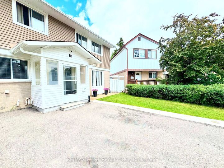 Property Photo: 10 Hardcastle Court ON L6S 2B3