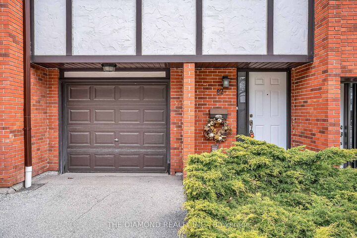 Property Photo: 1755 Rathburn Road E 82 ON L4W 2M8