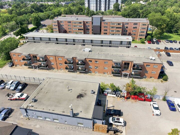 Property Photo:  264 Oakdale Avenue 307  ON L2P 2K4 