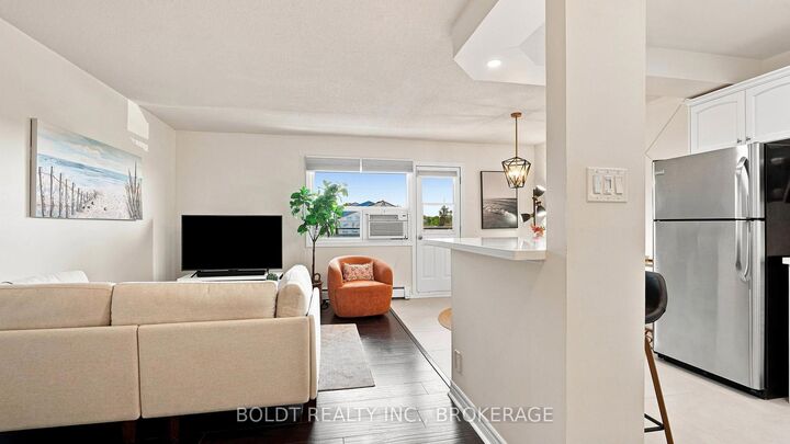 Property Photo: 264 Oakdale Avenue 307 ON L2P 2K4