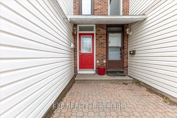 Photo de la propriété: 15 Jansen Road ON K2H 5W6