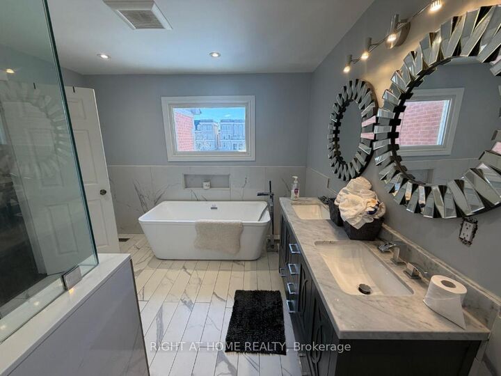 Property Photo:  31 Northgate Crescent E  ON L4B 2K8 