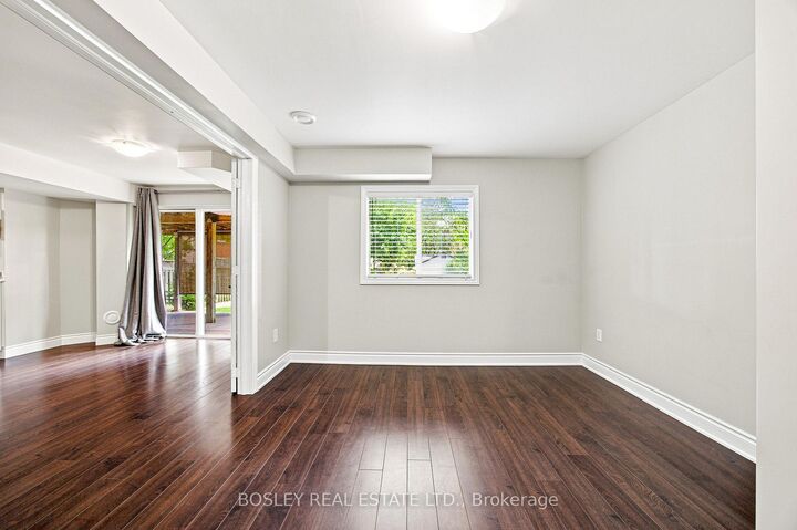 Photo de la propriété:  5443 McFarren Boulevard Lower  ON L5M 5Y3 