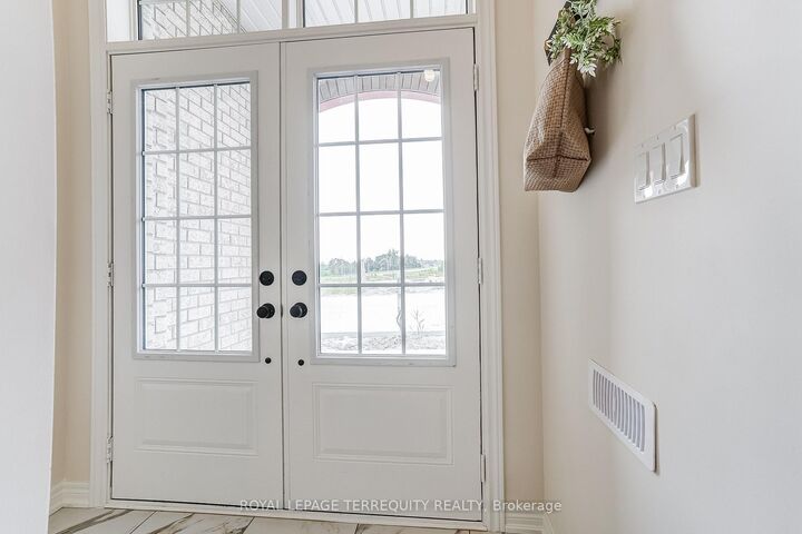 Property Photo:  1218 Elizabeth Mackenzie Trail  ON L1X 0S3 