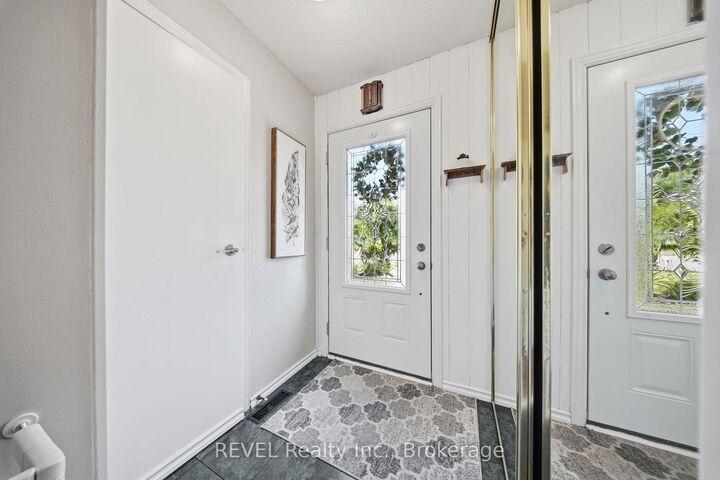 Property Photo:  1298 Pinehurst Avenue  ON L1H 8G5 