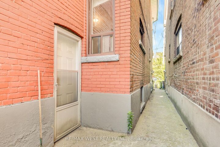 Property Photo: 649 Crawford Street N ON M6G 3K1