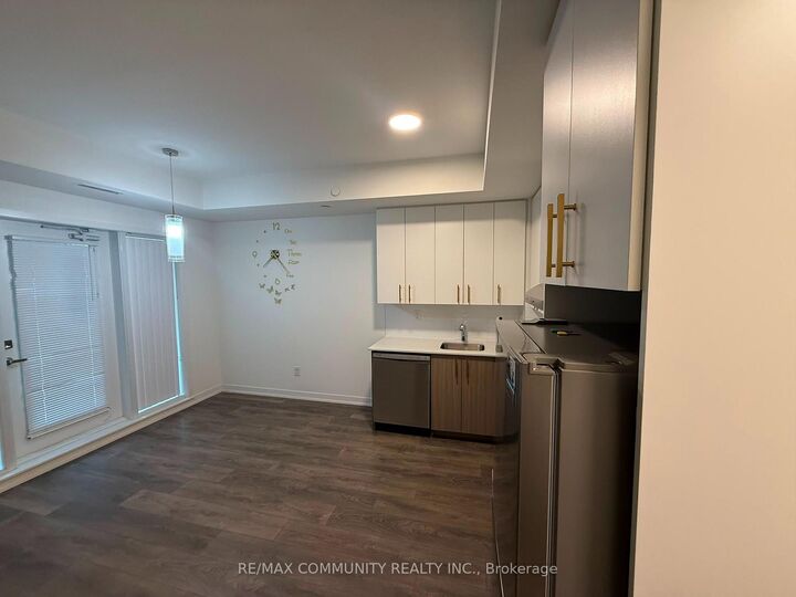 Property Photo:  130 Canon Jackson Drive 109  ON M6M 3Y4 