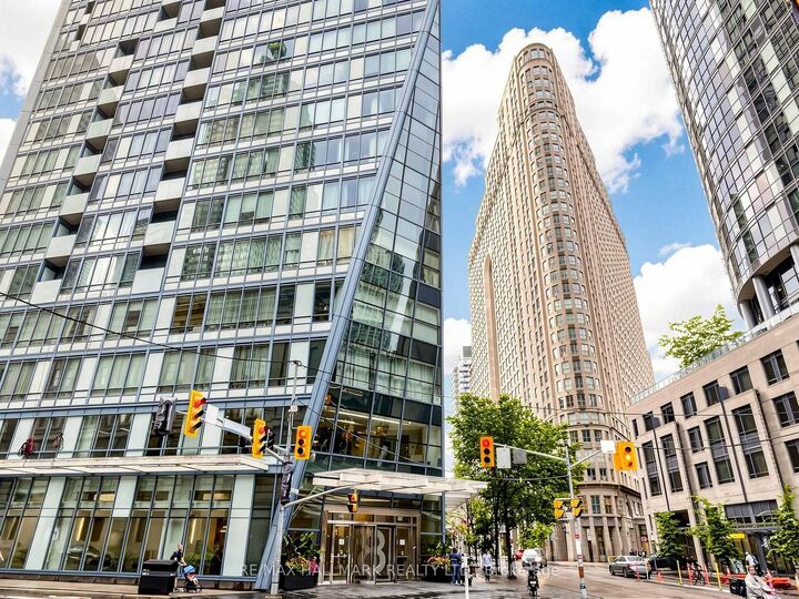 Property Photo: 8 The Esplanade Avenue 2711 ON M5E 0A6