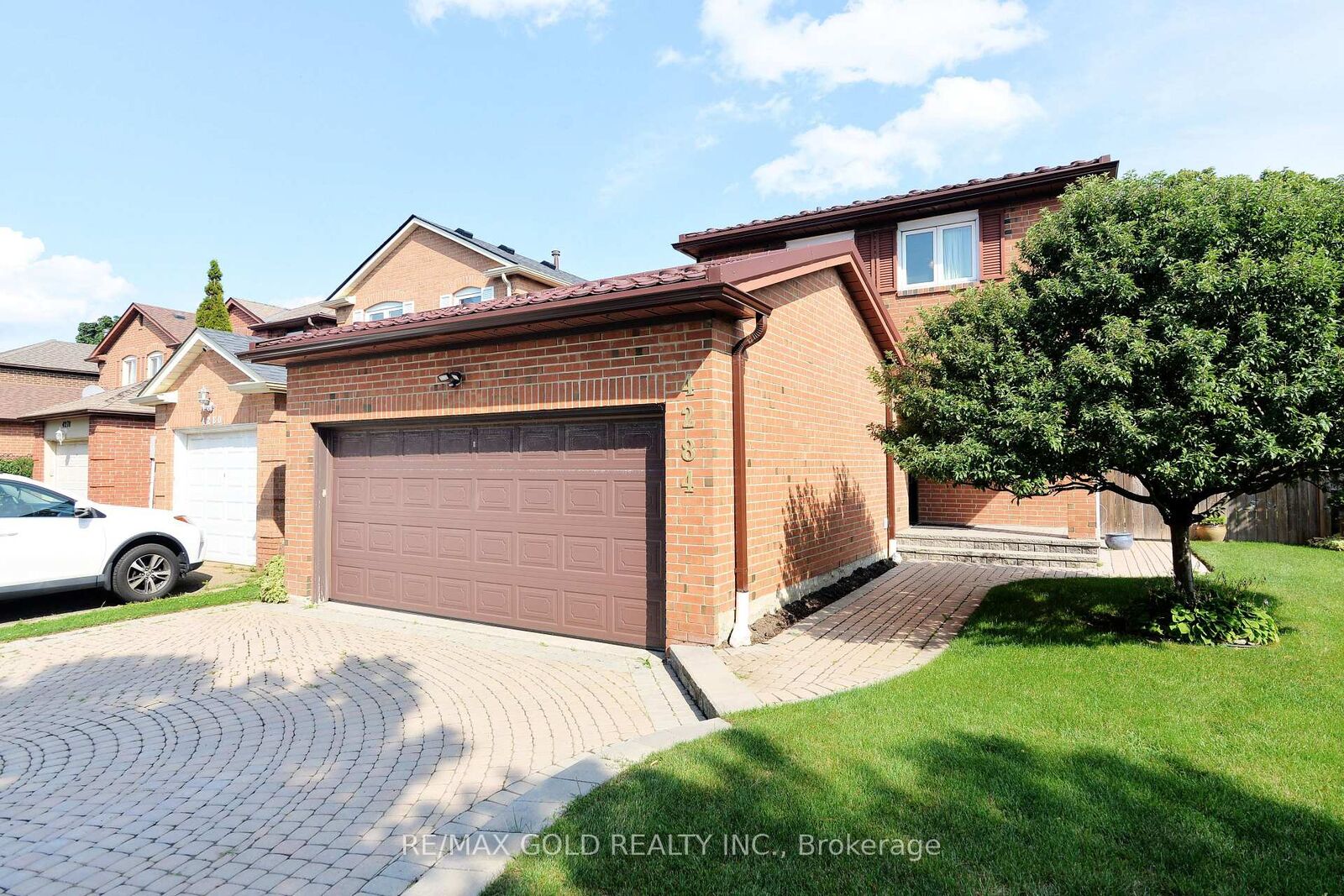 Property Photo: 4284 Sawmill Valley Drive ON L5L 3M9