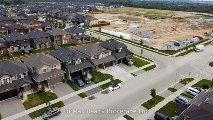 Property Photo: 55 Loxleigh Lane ON N0B 1M0