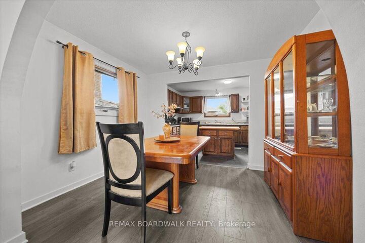 Property Photo: 1864 Lenester Avenue W ON K2A 3W8