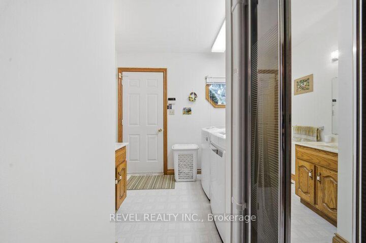 Property Photo:  70 Thirteenth Street W  ON N3Y 4K3 