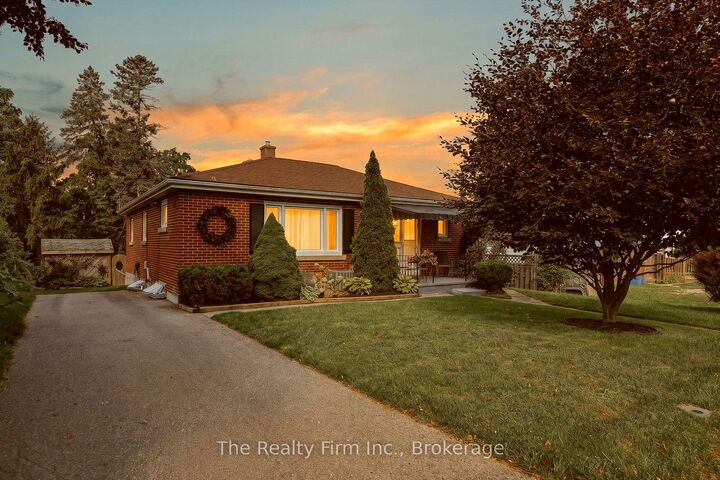 Property Photo: 14 East Park Drive ON N4S 3M8