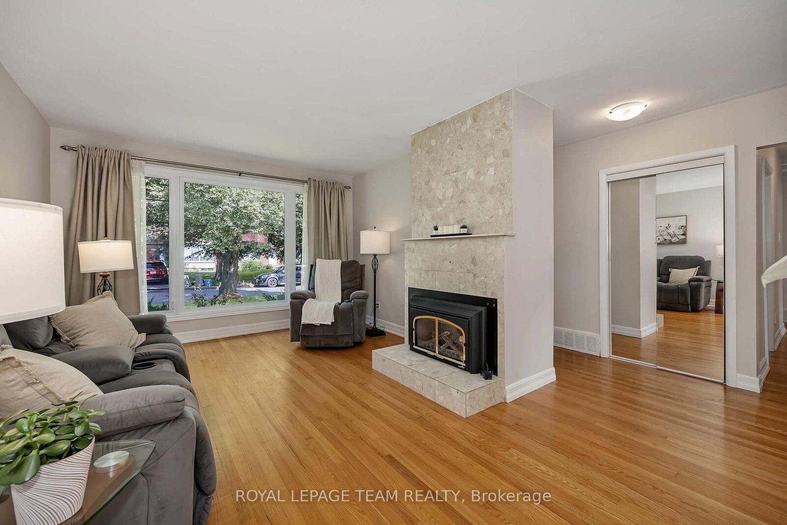 Property Photo: 2196 Carnegie Street ON K1G 2V5