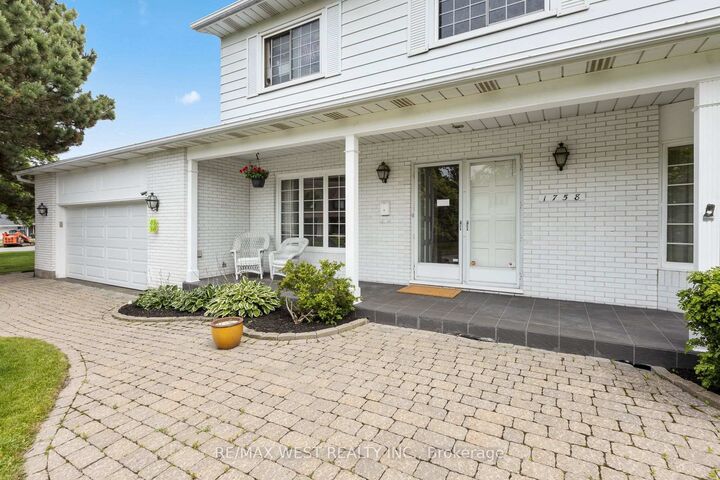 Property Photo: 1758 Rhodes Crescent ON K1H 5T2