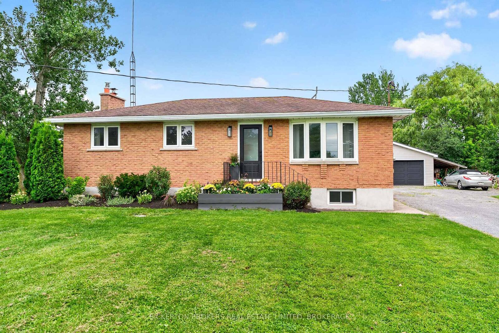 Property Photo:  62 Haig Road  ON K7G 2V4 