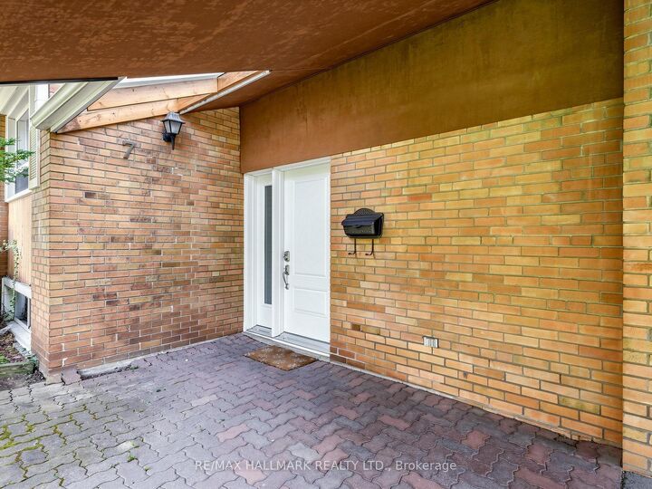 Property Photo: 7 Panmure Crescent ON M1K 4Y5