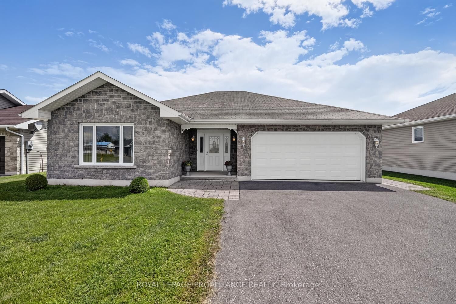 Property Photo:  10726 West End Terrace E  ON K0E 1K0 