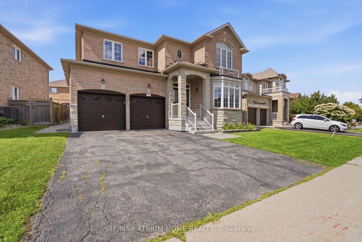 Property Photo: 526 Mavrinac Boulevard ON L4G 0H7
