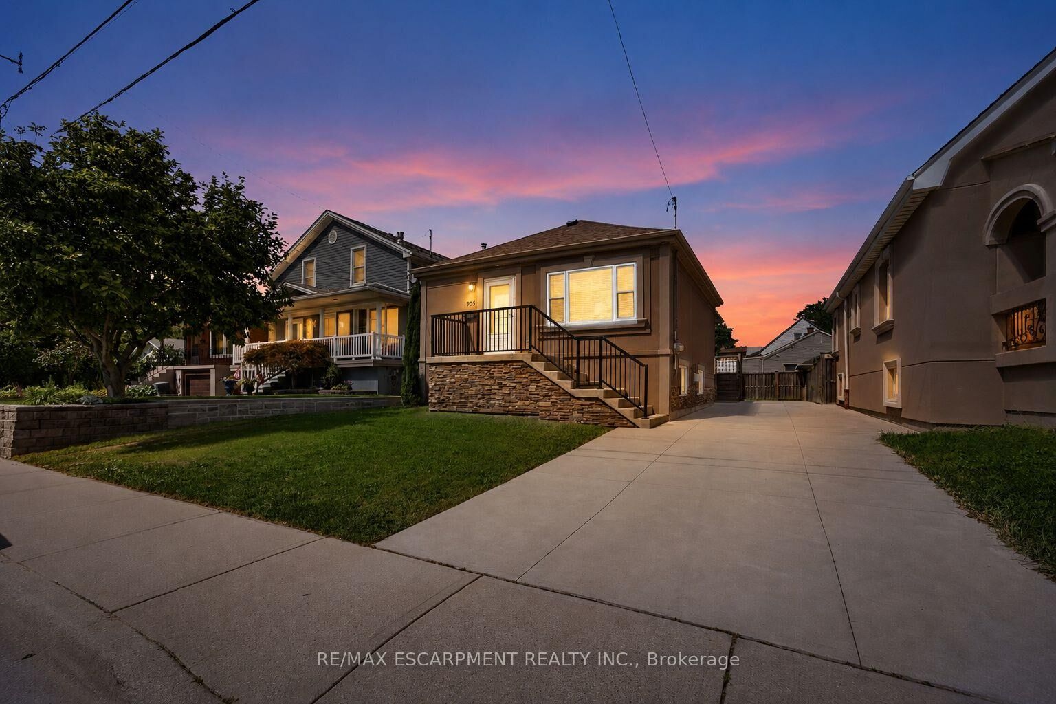 Property Photo:  105 Munn Street  ON L8V 1K5 
