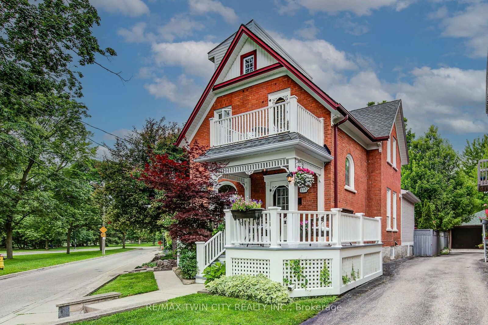 Property Photo: 138 Water Street S ON N2G 1Z5