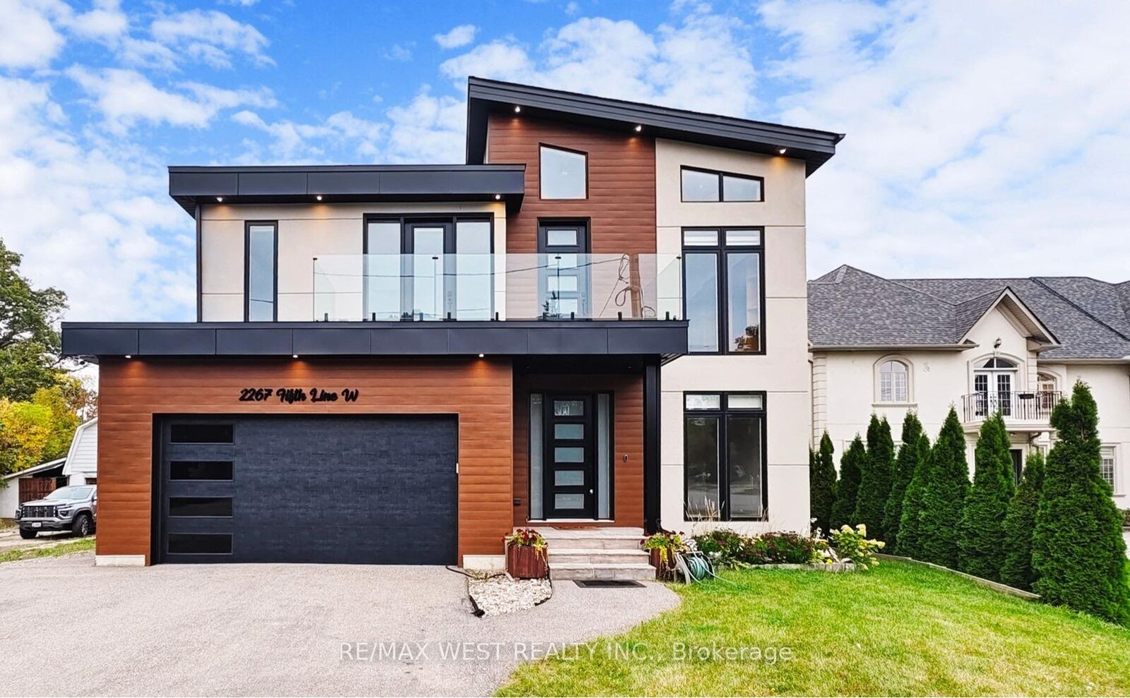 Property Photo: 2267 Fifth Line W ON L5K 1V7