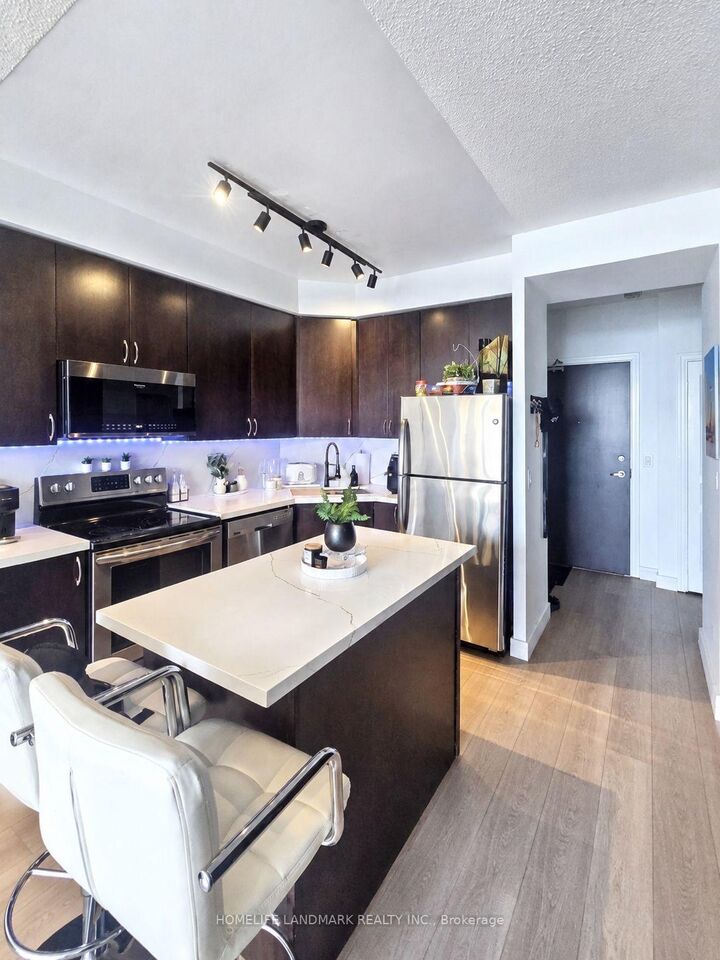 Property Photo: 223 Webb Drive 607 ON L5B 0E8