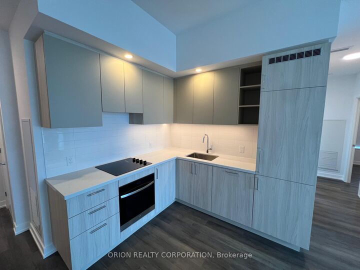 Property Photo: 5 Meadowdale Road 911 ON L4K 0C7