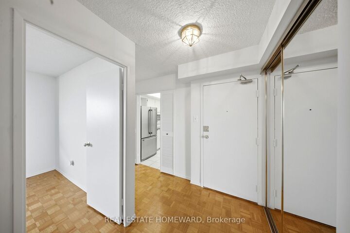 Property Photo: 1515 Lakeshore Road E 1505 ON L5E 3E3
