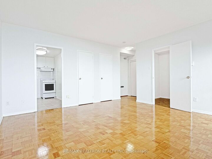 Property Photo:  525 Eglinton Avenue E 900  ON M4P 2P6 