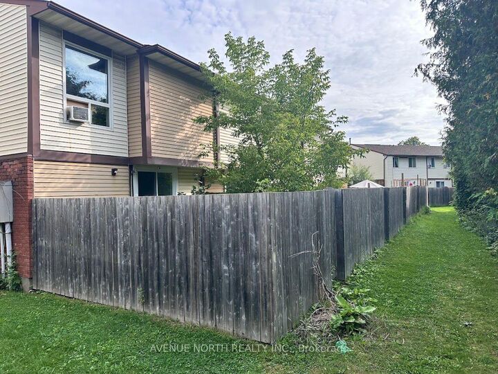 Property Photo: 1352 Foxwell Street ON K1B 5J2