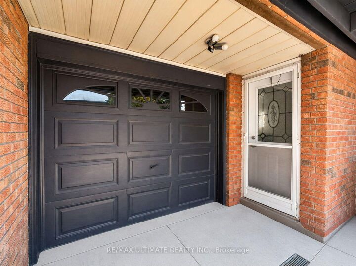 Property Photo:  52 Revlis Crescent  ON M1V 1E9 