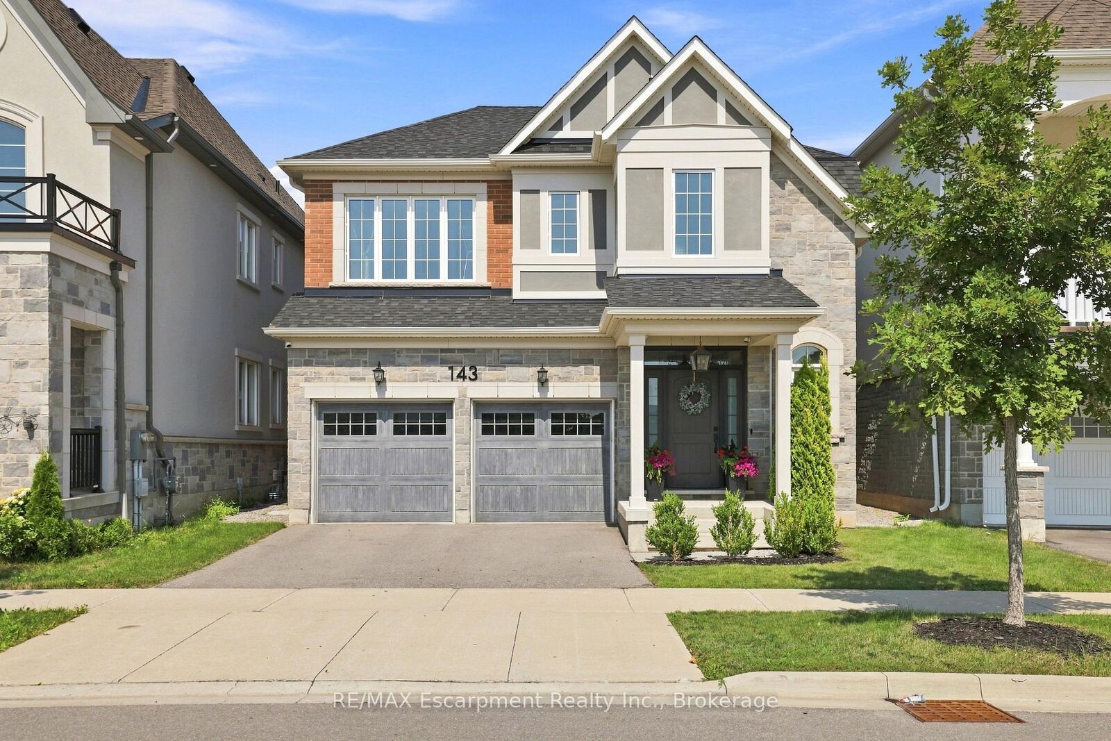 Property Photo: 143 Threshing Mill Boulevard ON L6H 0V5