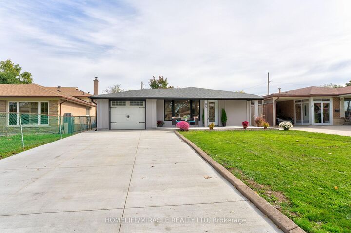 85 Silverstone Drive — photo 1
