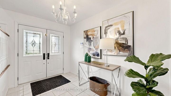 Property Photo: 14 Oak Grove Court ON L3T 2Z9