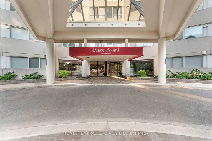 Property Photo:  3700 Kaneff Crescent N 202  ON L5A 4B8 