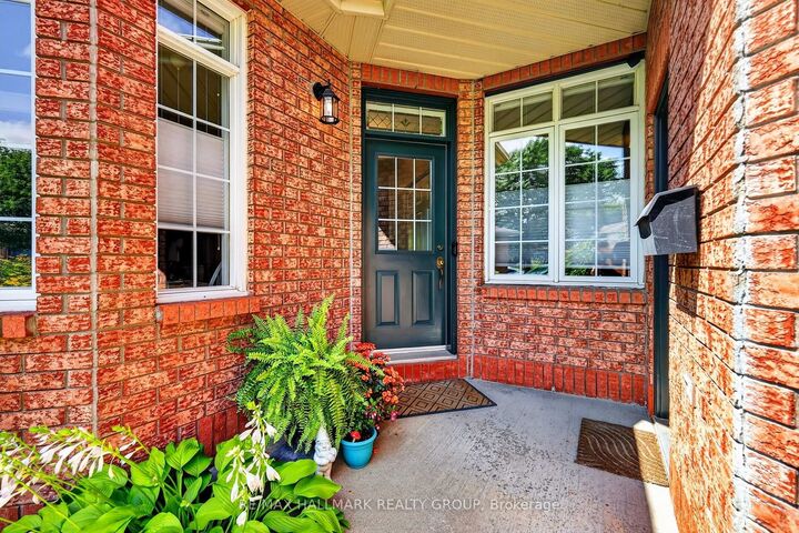 Property Photo:  95 College Circle  ON K1K 4R9 