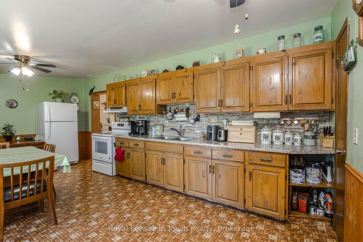Property Photo: 323 William Street ON L4R 4G2