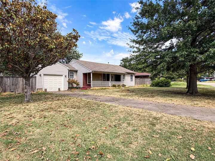 Property Photo:  2502 Hayes Street  OK 74403 