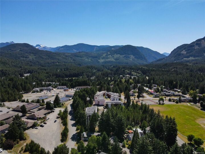 Property Photo:  528 Eagle Cres  BC V0P 1G0 