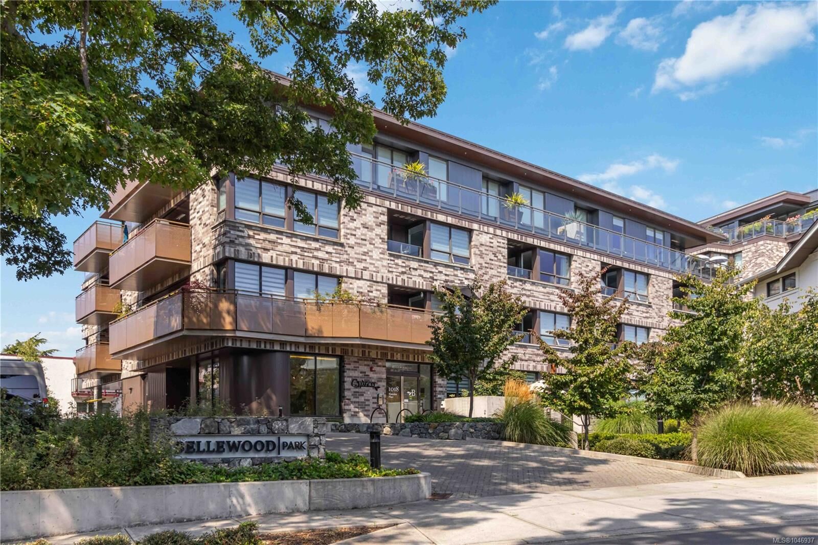 Property Photo: 1018 Pentrelew Pl #303 BC V8V 4J6